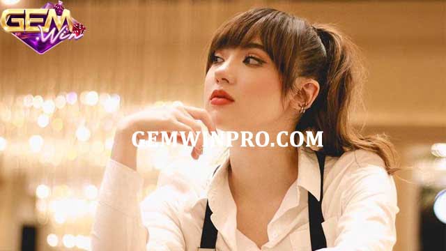 Những thông tin cần biết về cô nàng Jannine Weigel