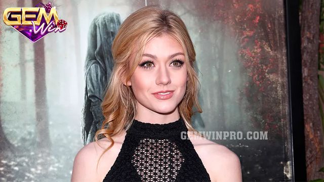 Katherine McNamara đã hát những bài hát được sử dụng trong các bộ phim